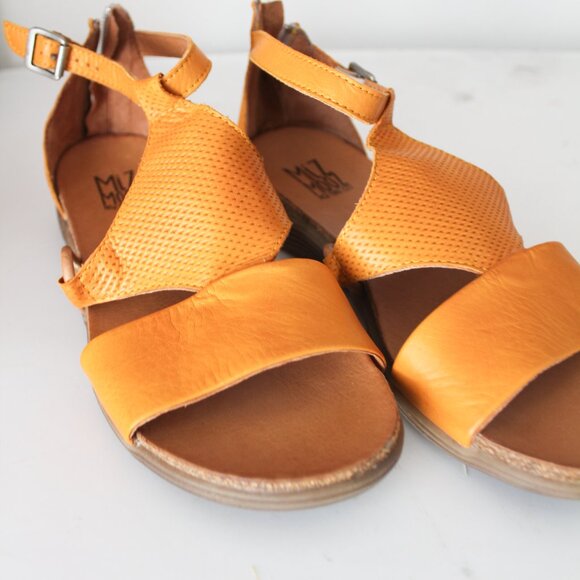 Miz Mooz Mari Sandals in Ochre NEW NIB Size 39 - Picture 7 of 8